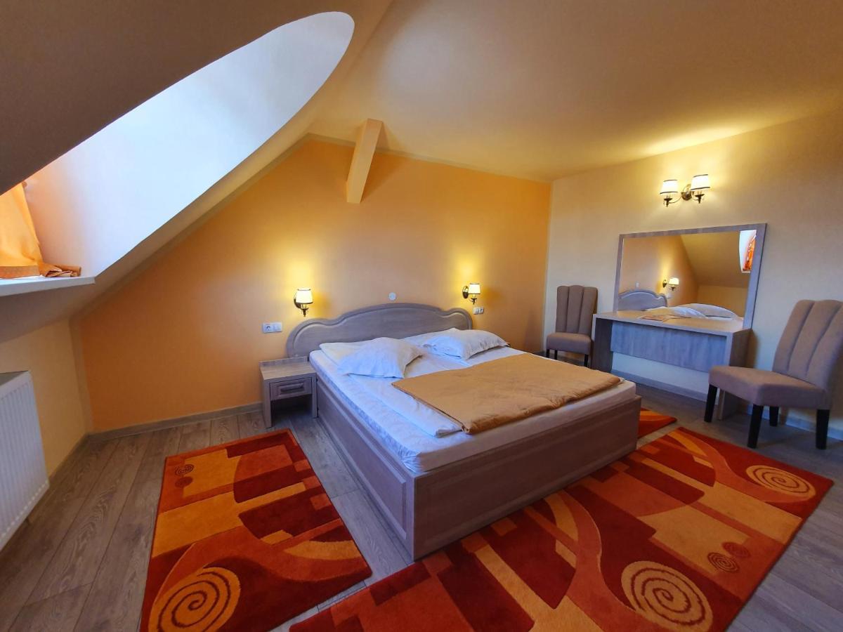 Kon Tiki Hotel Sibiu Exterior foto
